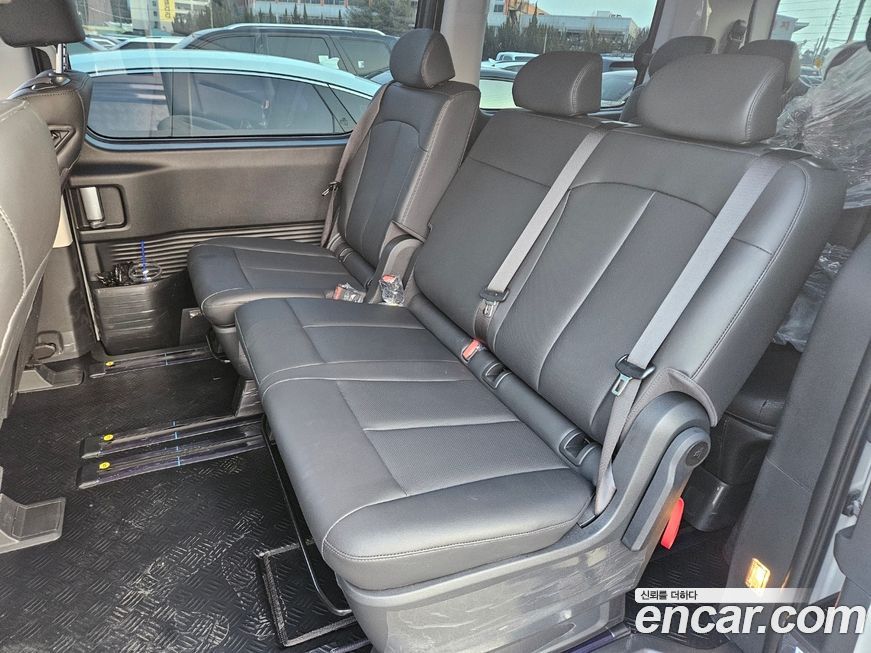 Hyundai Staria 2025
