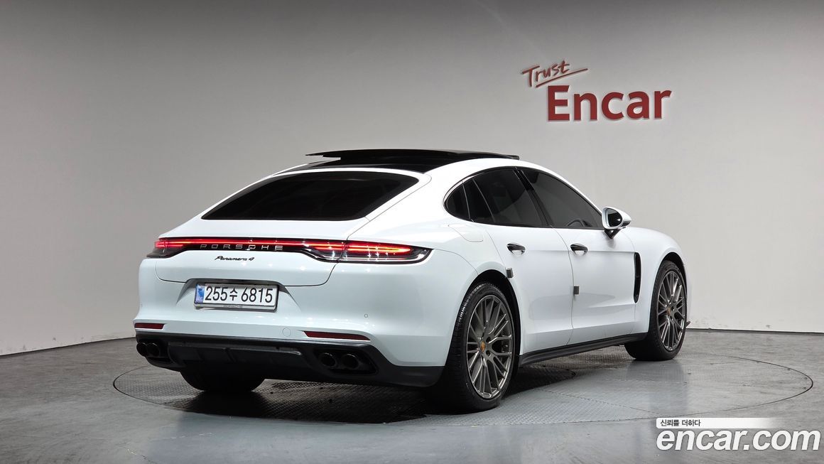 Porsche Panamera 2023