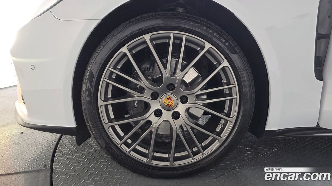 Porsche Panamera 2023