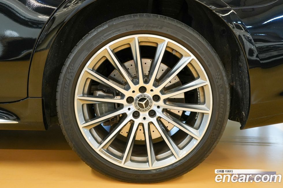 Mercedes-Benz S-Class 2021