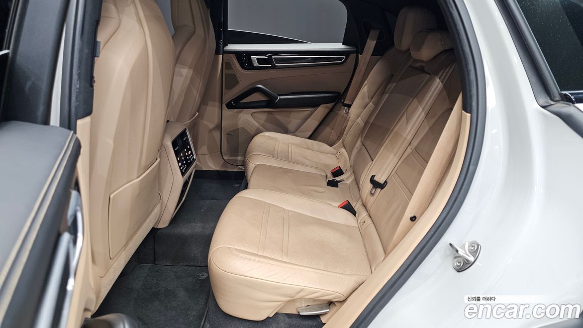 Porsche Cayenne 2021