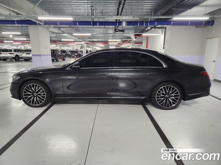 Mercedes-Benz S-Class 2025
