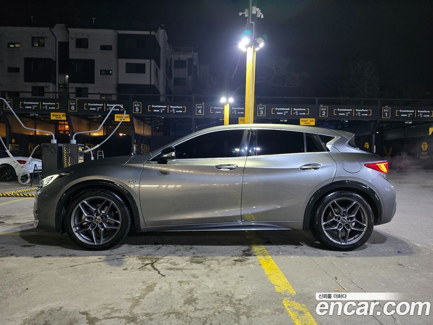 Infiniti Q30 2017