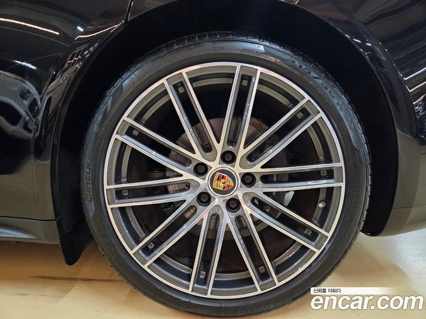 Porsche Panamera 2023