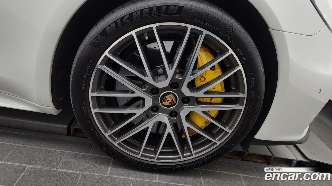 Porsche Panamera 2021