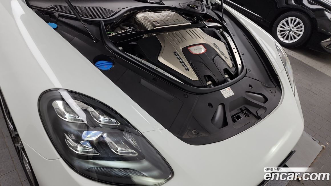 Porsche Panamera 2021