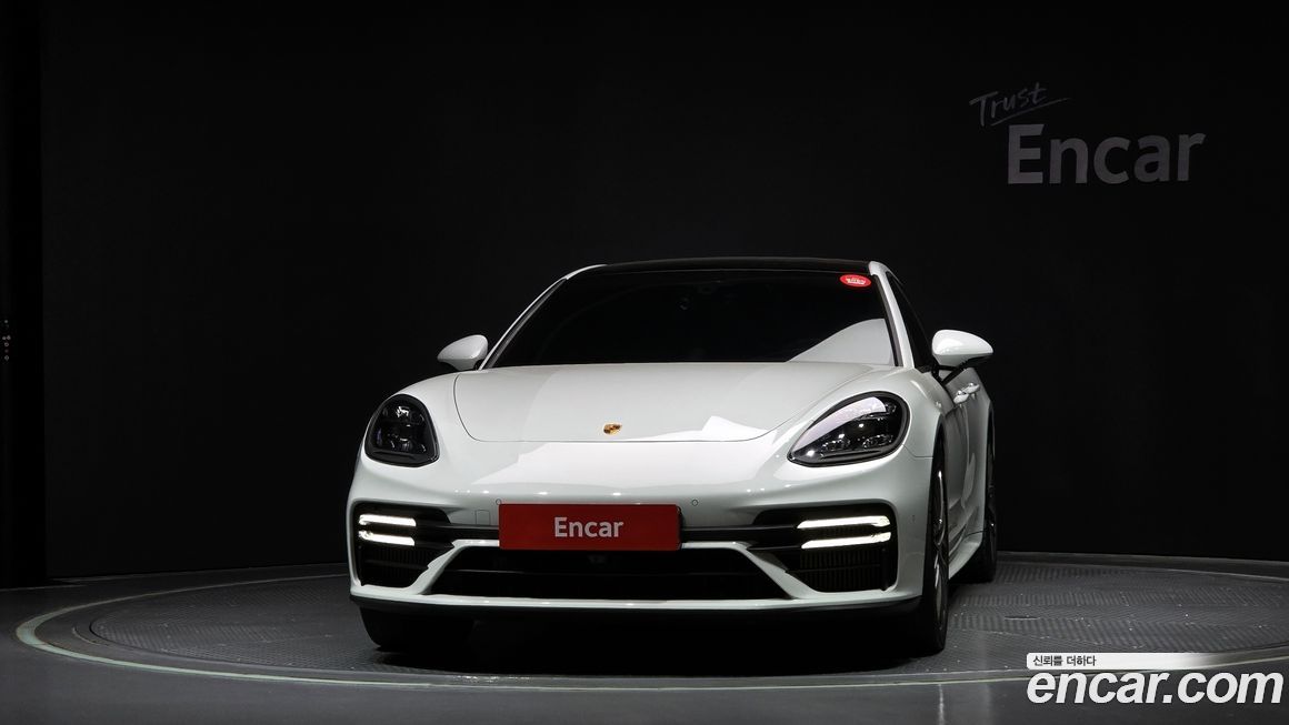 Porsche Panamera 2021