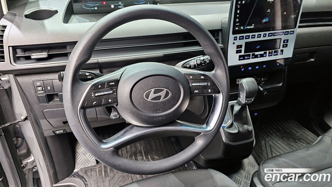 Hyundai Staria 2025