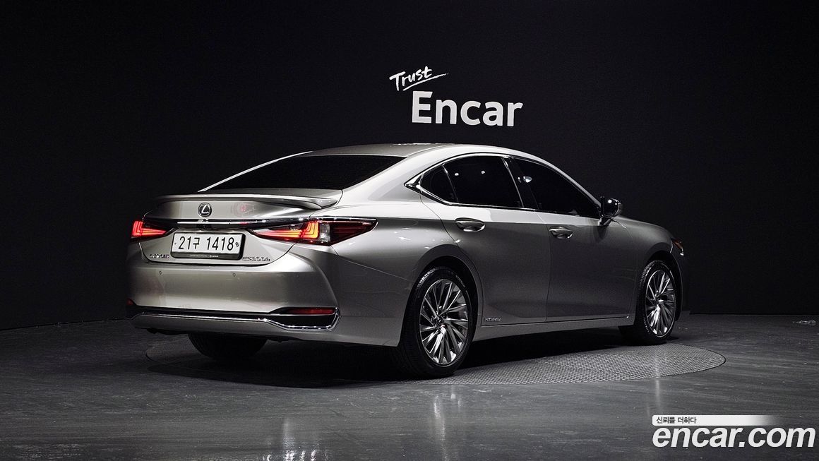Lexus ES 2019