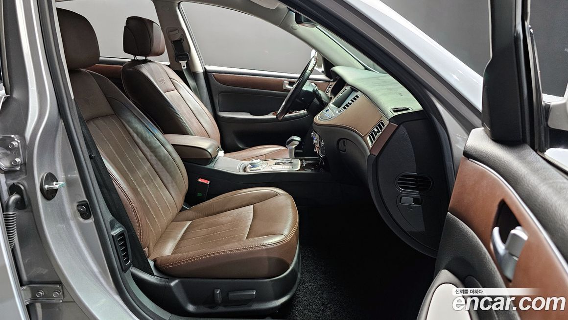 Hyundai Genesis 2013