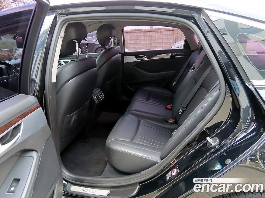 Hyundai Genesis 2015