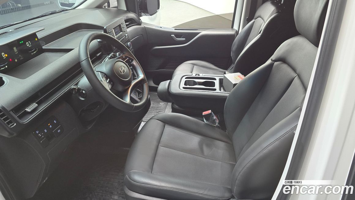 Hyundai Staria 2025