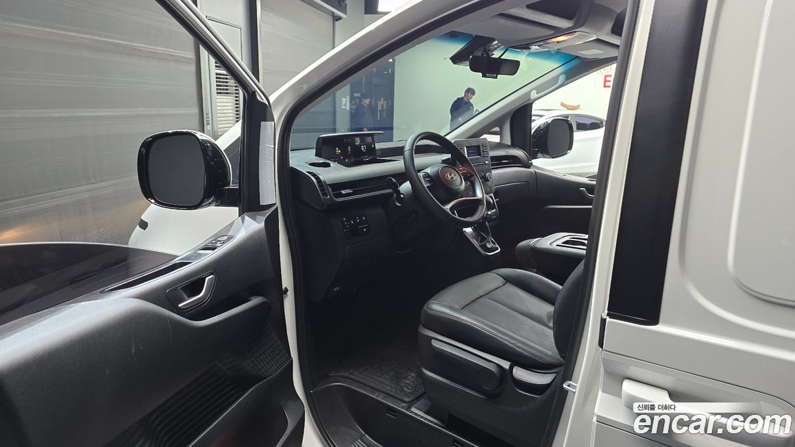 Hyundai Staria 2025