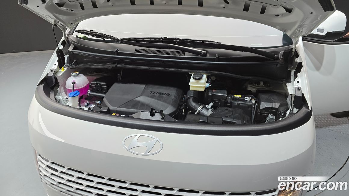 Hyundai Staria 2025
