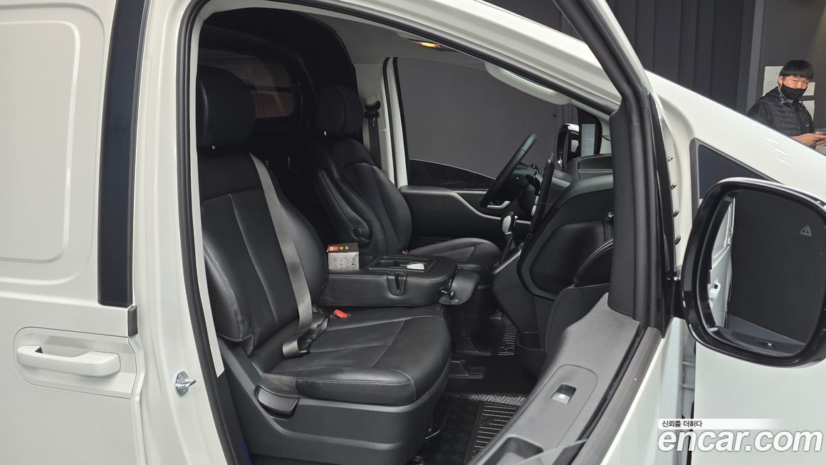 Hyundai Staria 2025