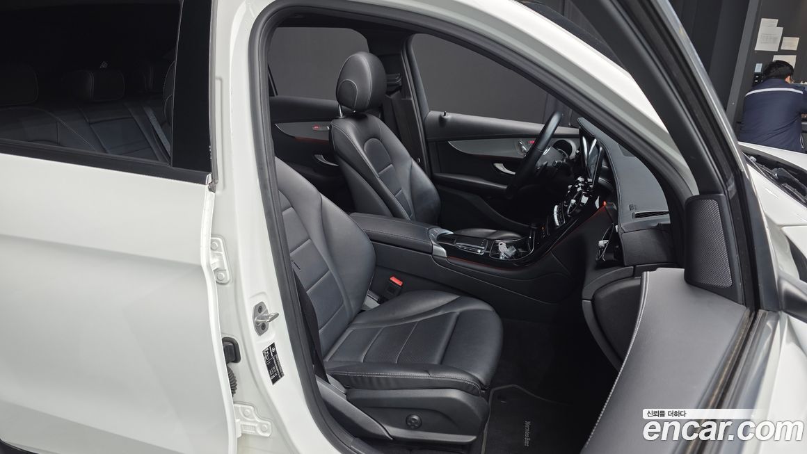 Mercedes-Benz GLC-Class 2021