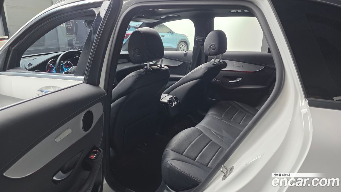 Mercedes-Benz GLC-Class 2021