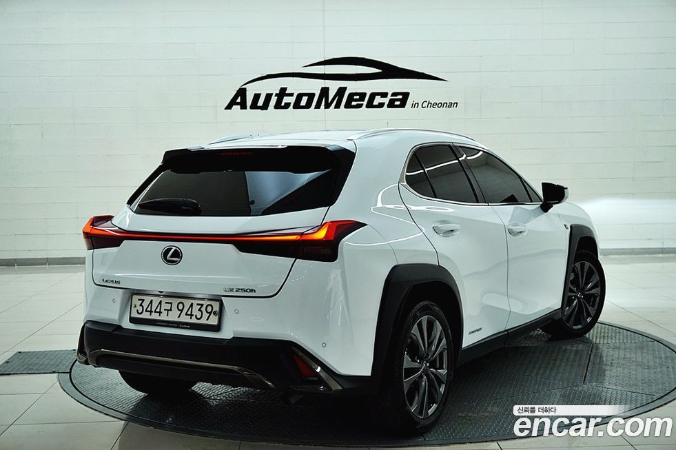 Lexus UX 2021