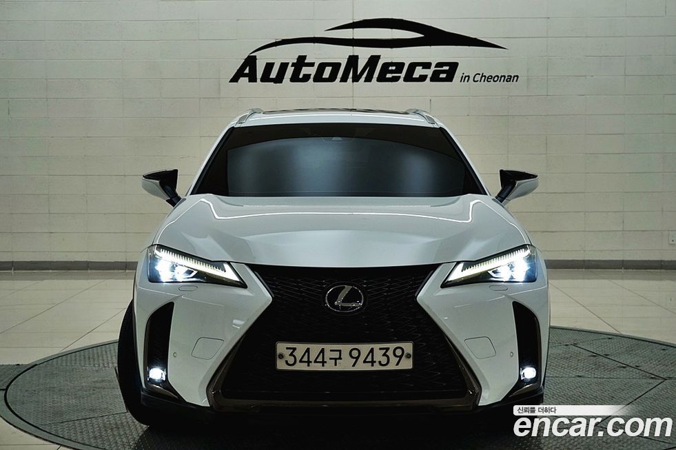 Lexus UX 2021