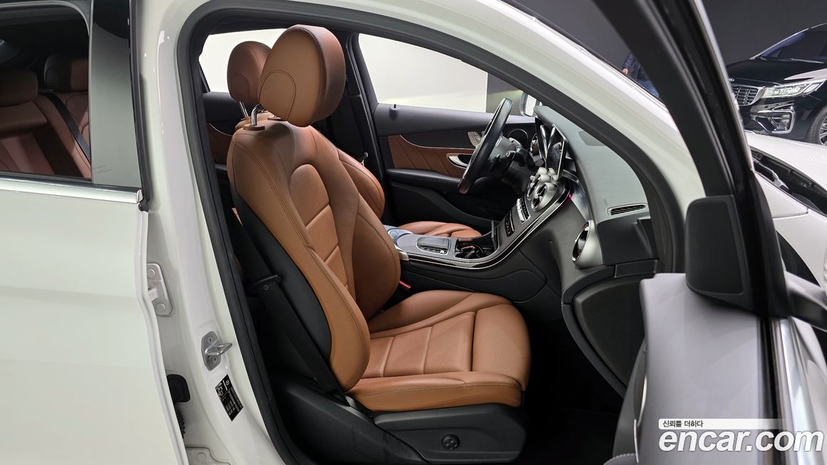 Mercedes-Benz GLC-Class 2021