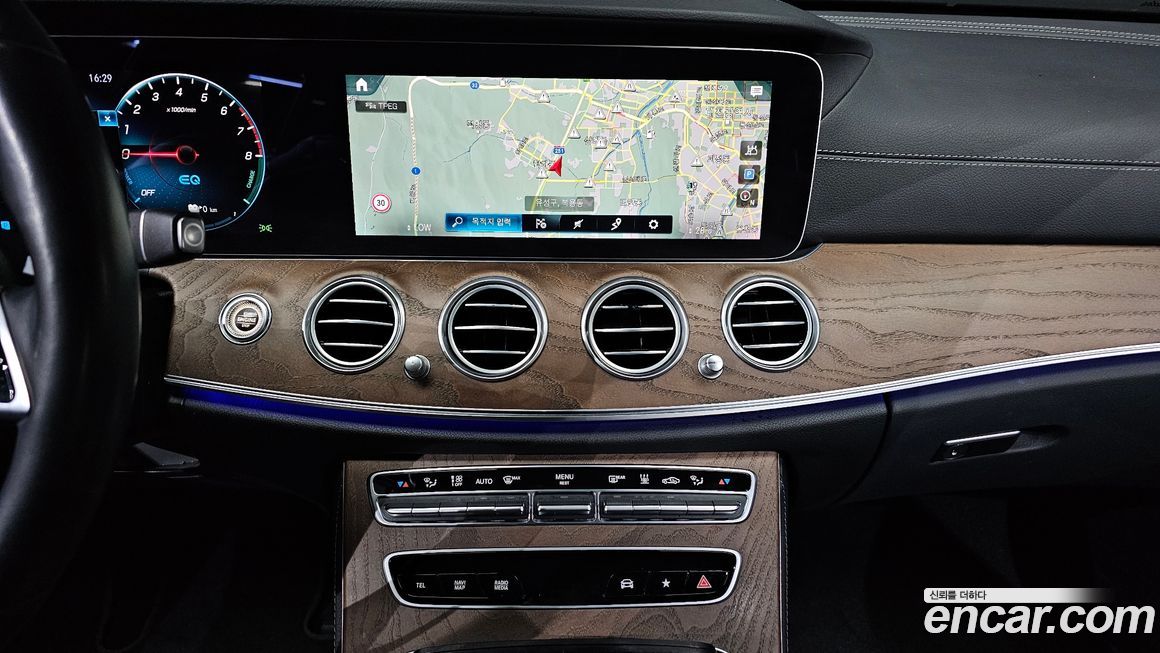 Mercedes-Benz E-Class 2022