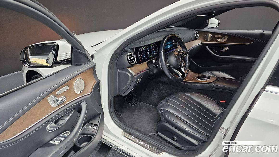 Mercedes-Benz E-Class 2022