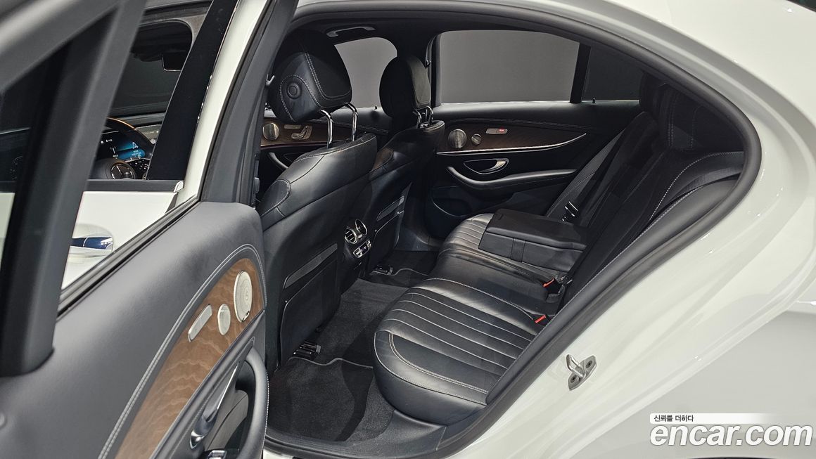 Mercedes-Benz E-Class 2022