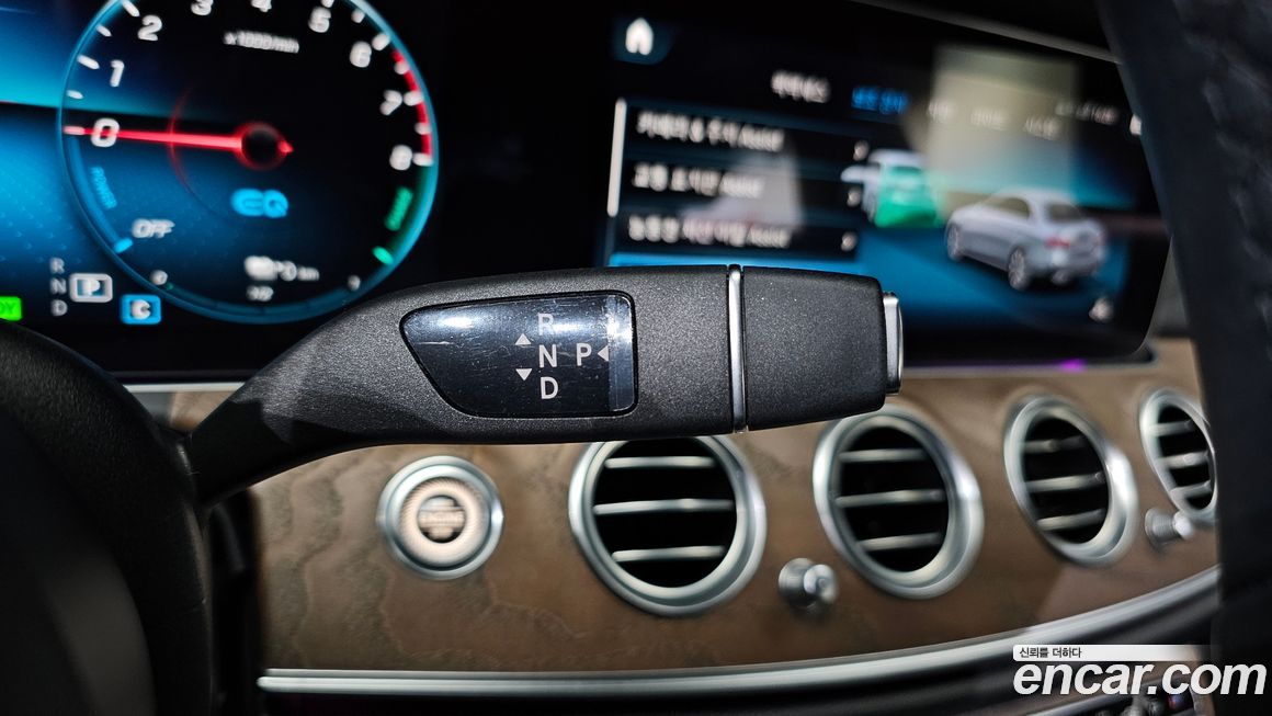 Mercedes-Benz E-Class 2022