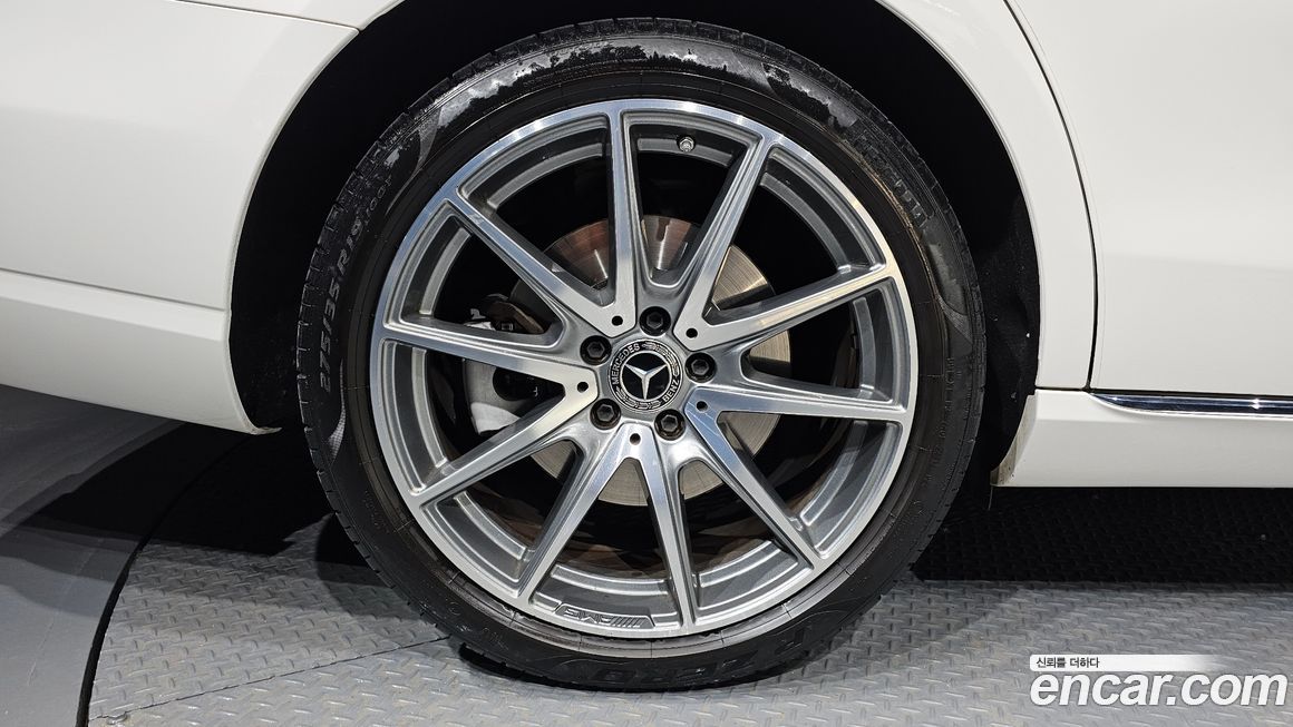 Mercedes-Benz E-Class 2022