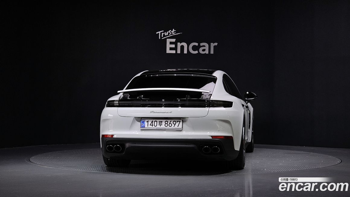 Porsche Panamera 2025