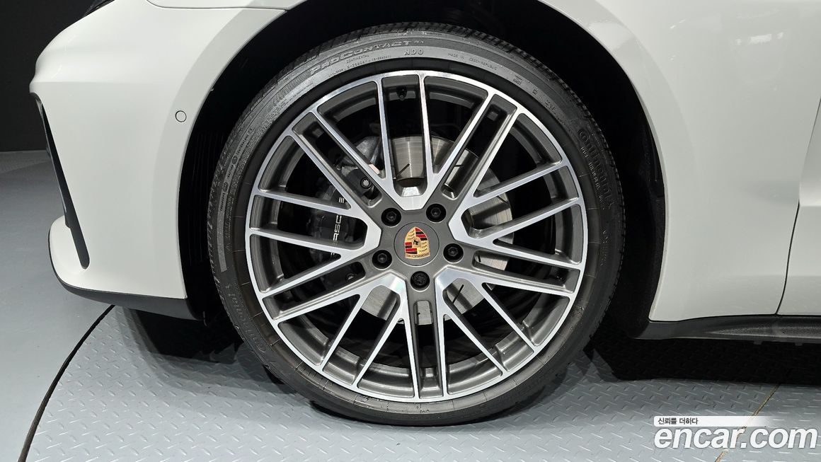 Porsche Panamera 2025