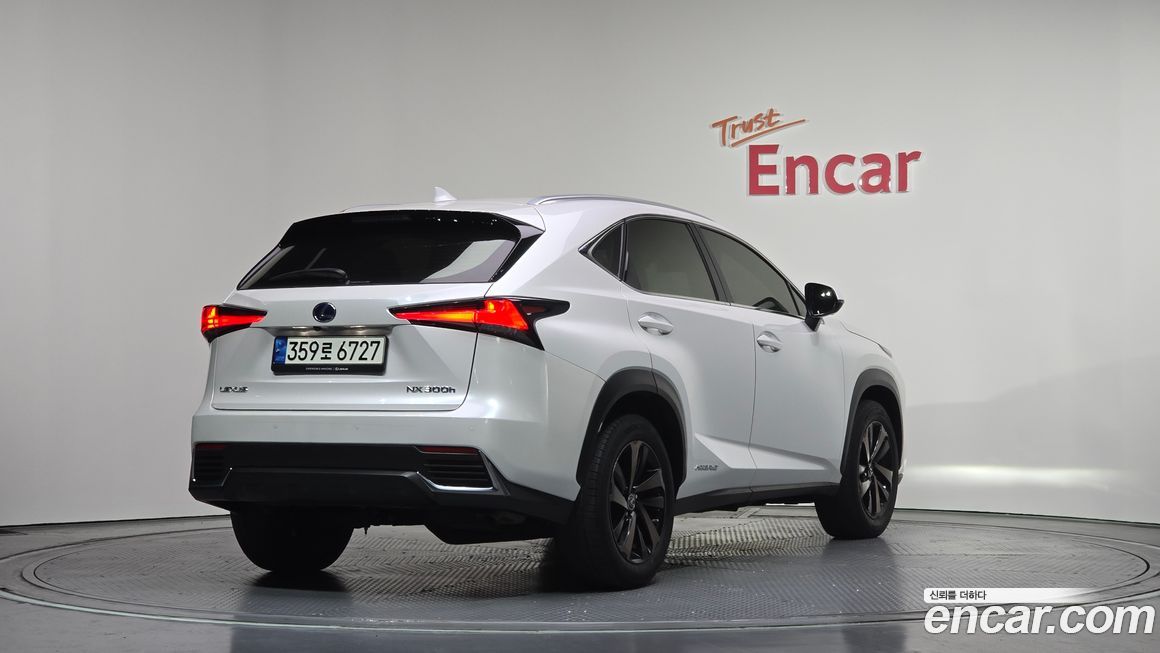 Lexus NX 2021