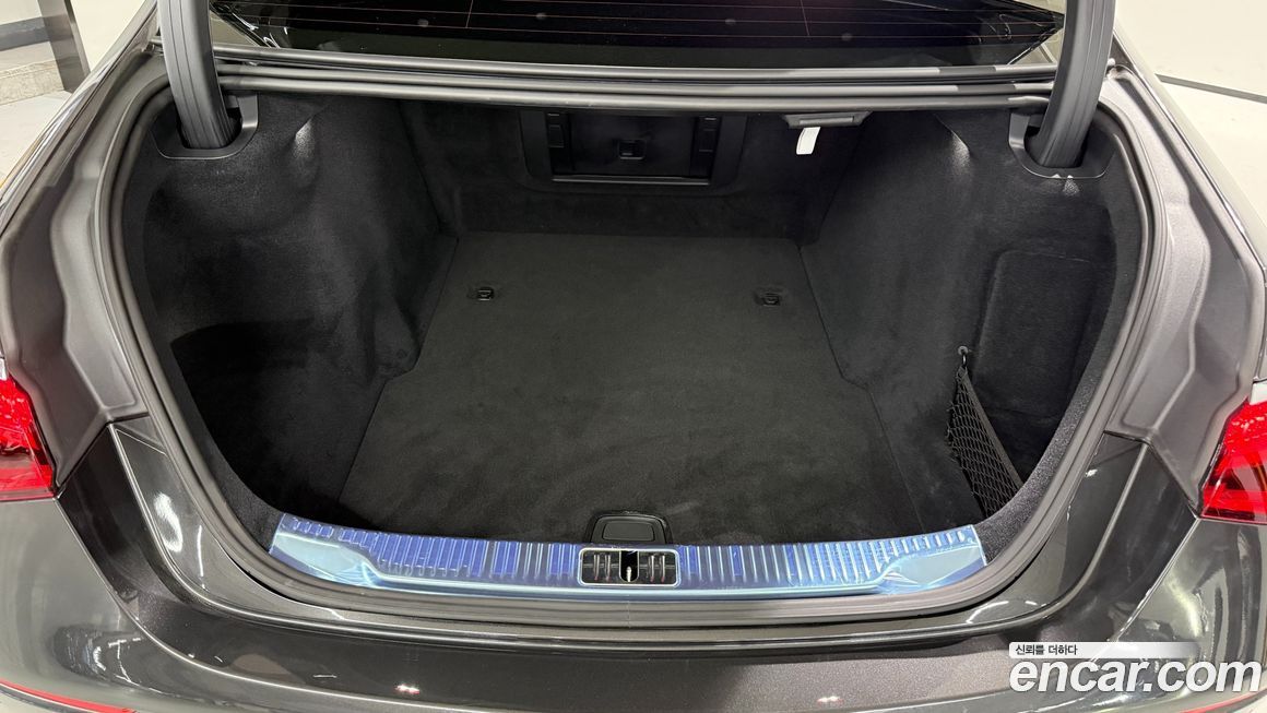 Mercedes-Benz S-Class 2025