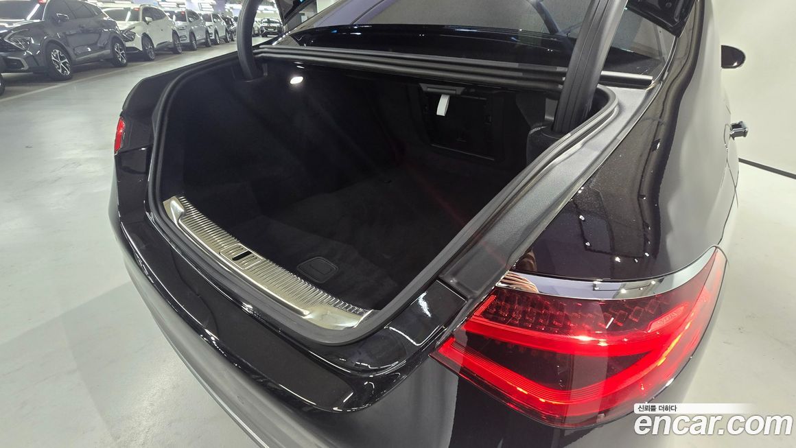 Mercedes-Benz S-Class 2025