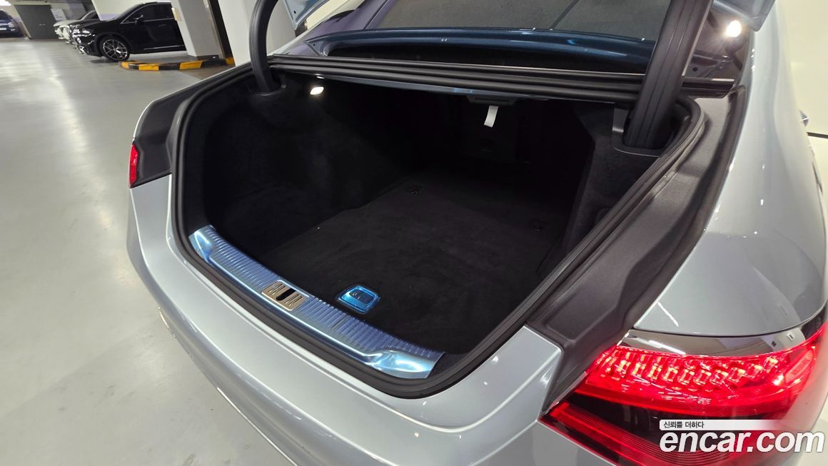 Mercedes-Benz S-Class 2025