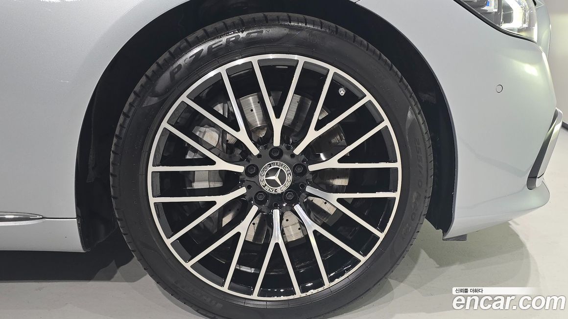 Mercedes-Benz S-Class 2025