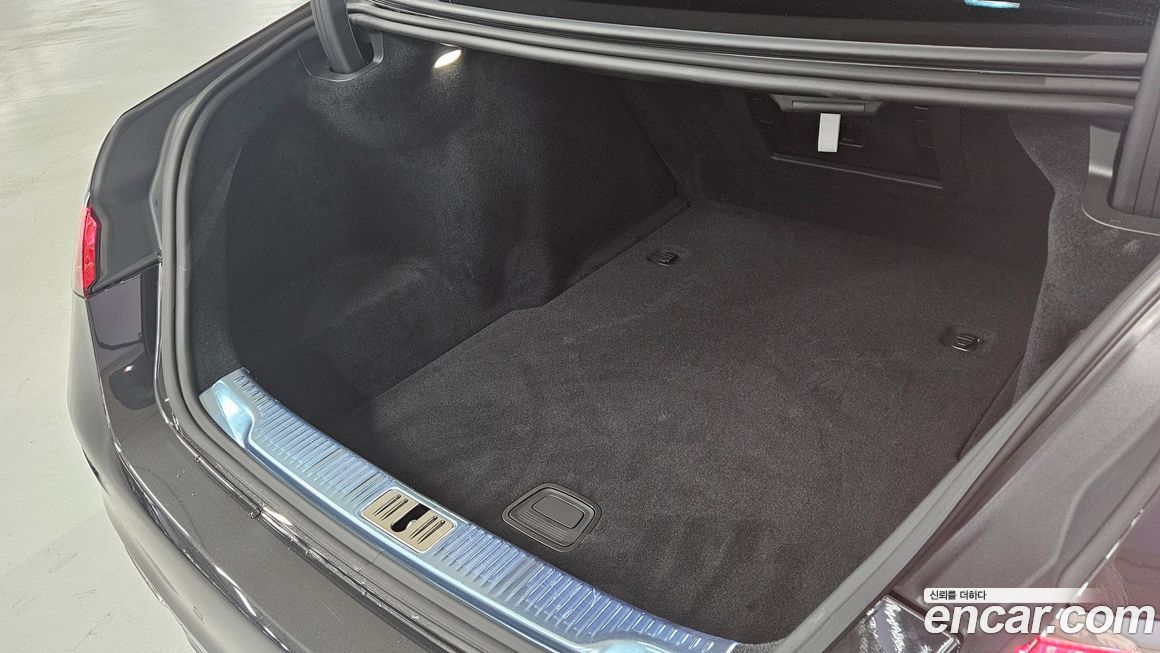 Mercedes-Benz S-Class 2025