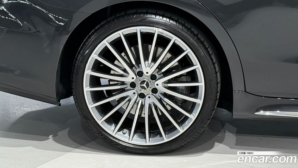 Mercedes-Benz S-Class 2025