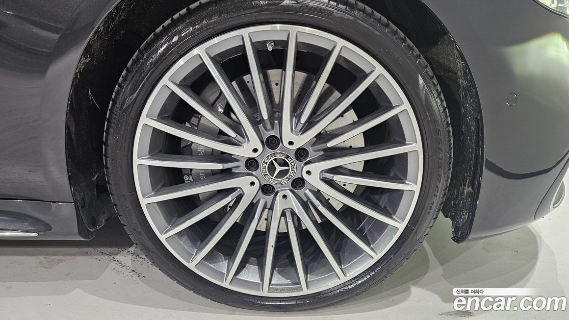 Mercedes-Benz S-Class 2025