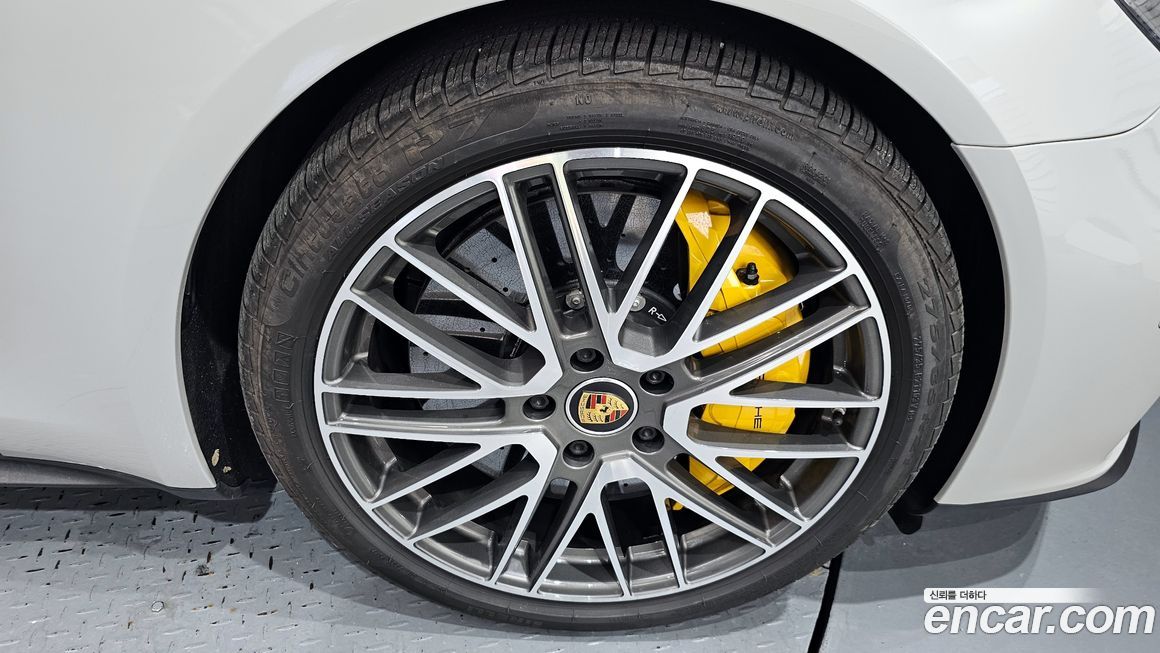 Porsche Panamera 2023