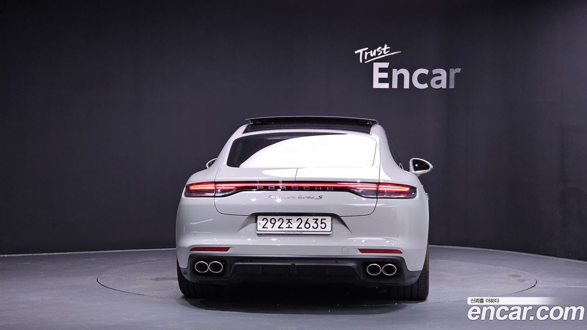 Porsche Panamera 2023