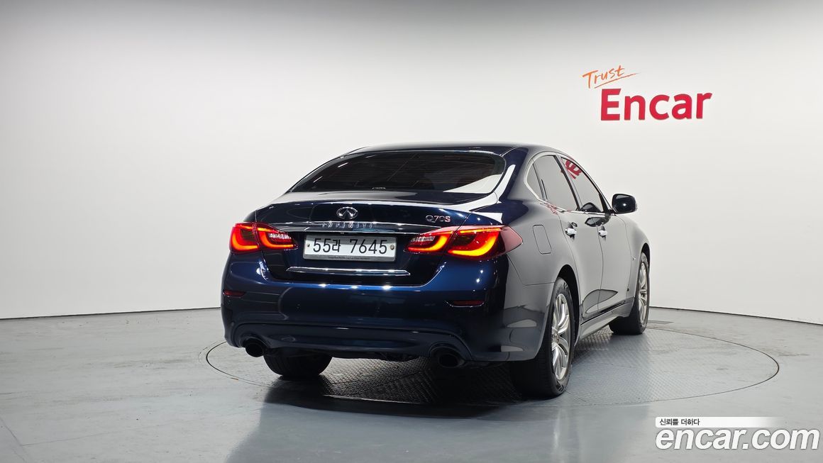 Infiniti Q70 2015
