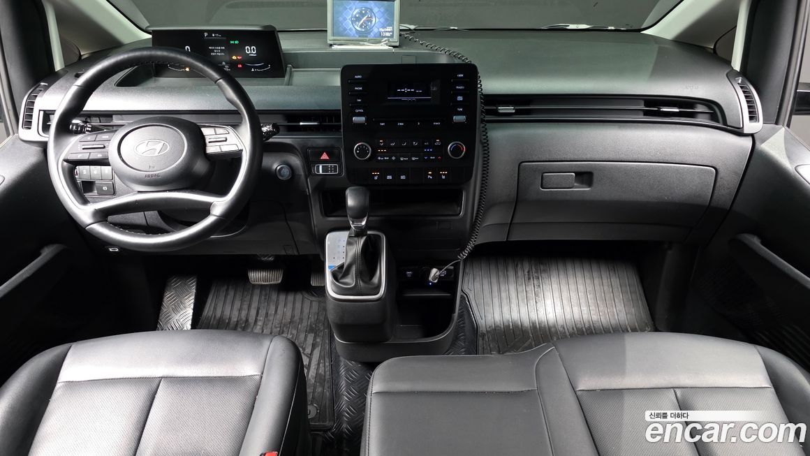 Hyundai Staria 2025