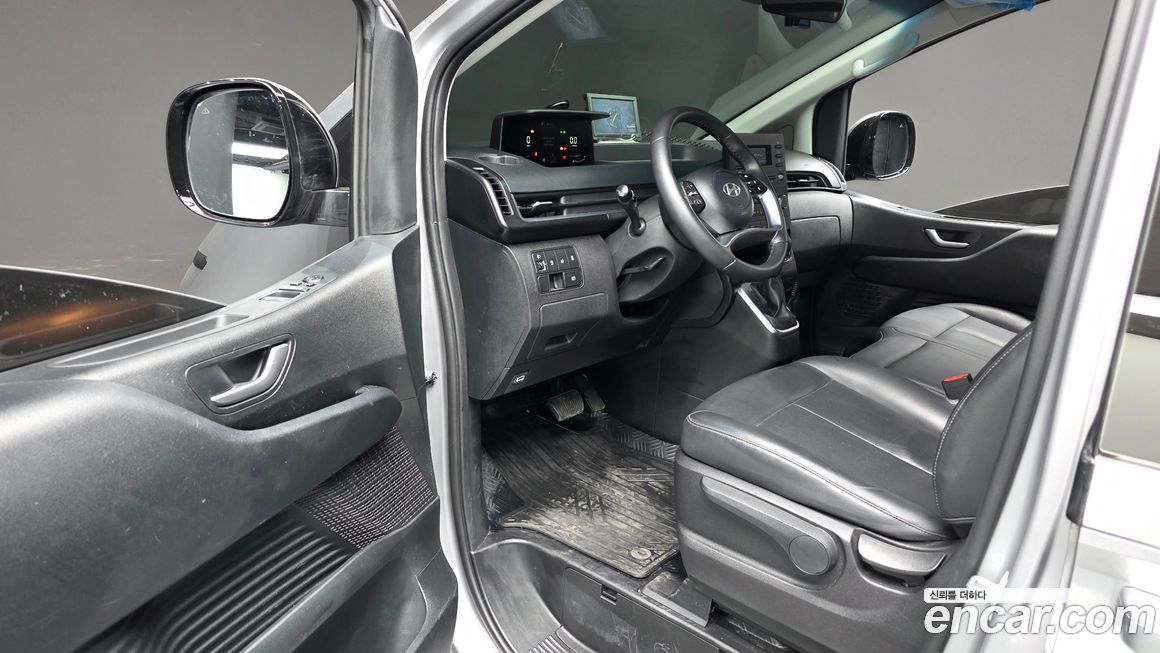 Hyundai Staria 2025