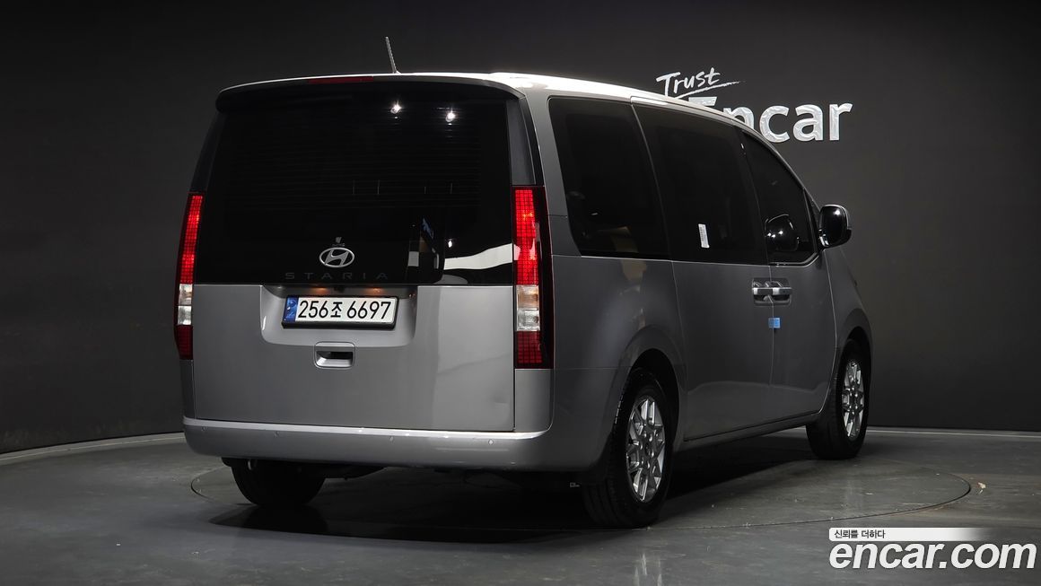 Hyundai Staria 2025