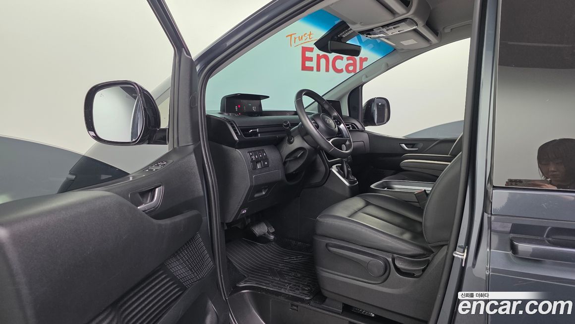 Hyundai Staria 2025