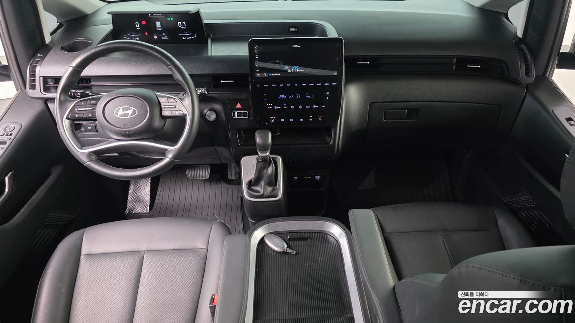 Hyundai Staria 2025