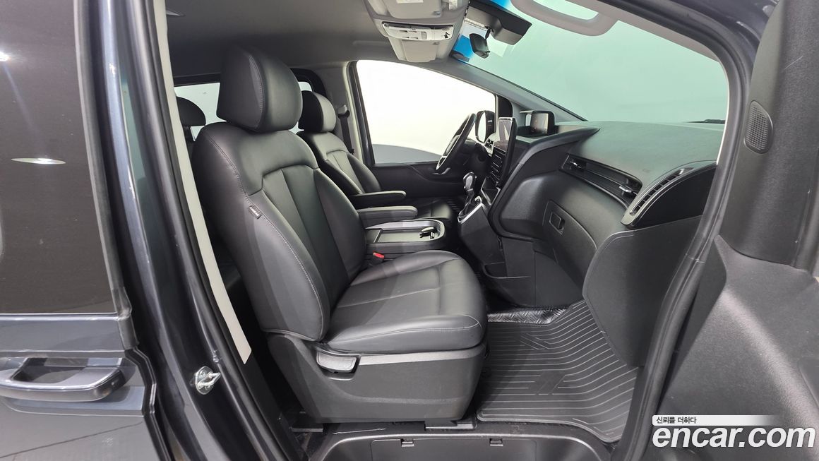 Hyundai Staria 2025