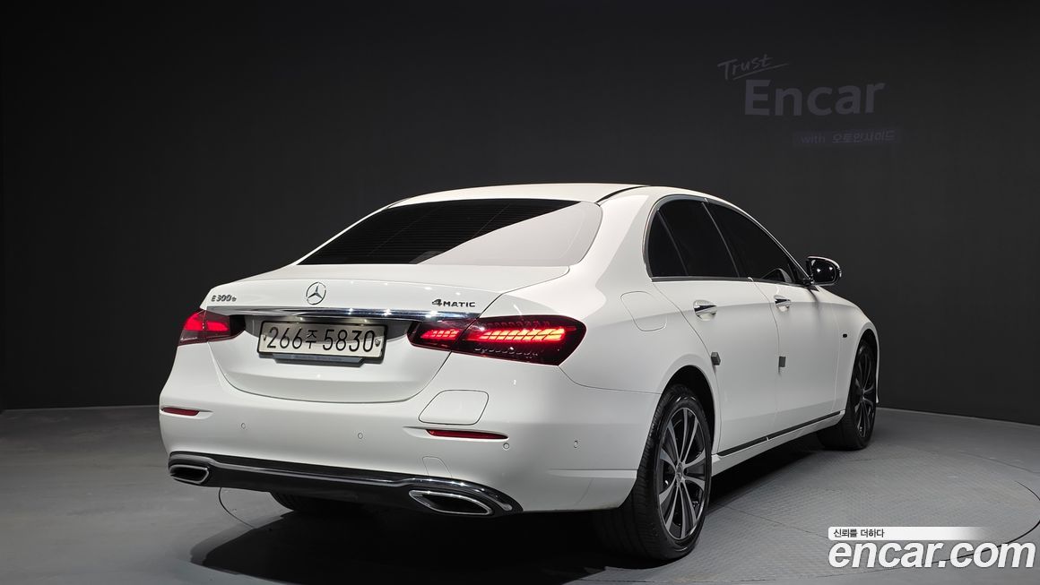 Mercedes-Benz E-Class 2021