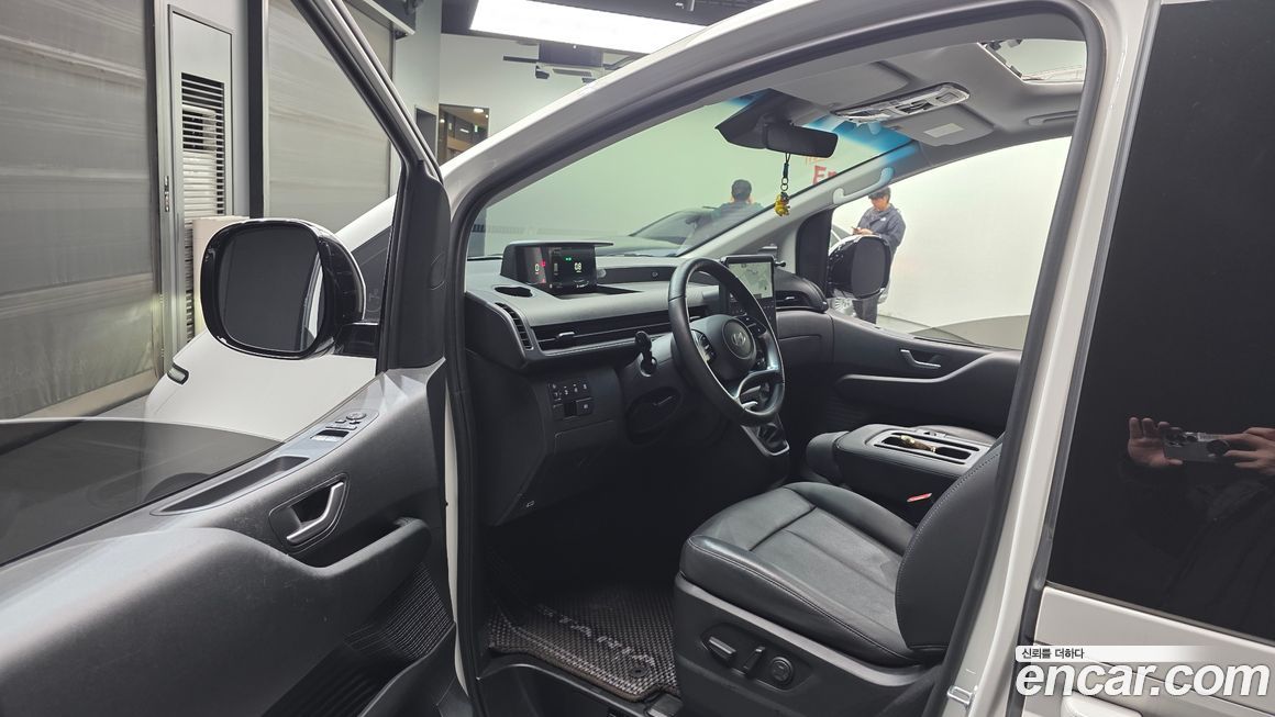Hyundai Staria 2025